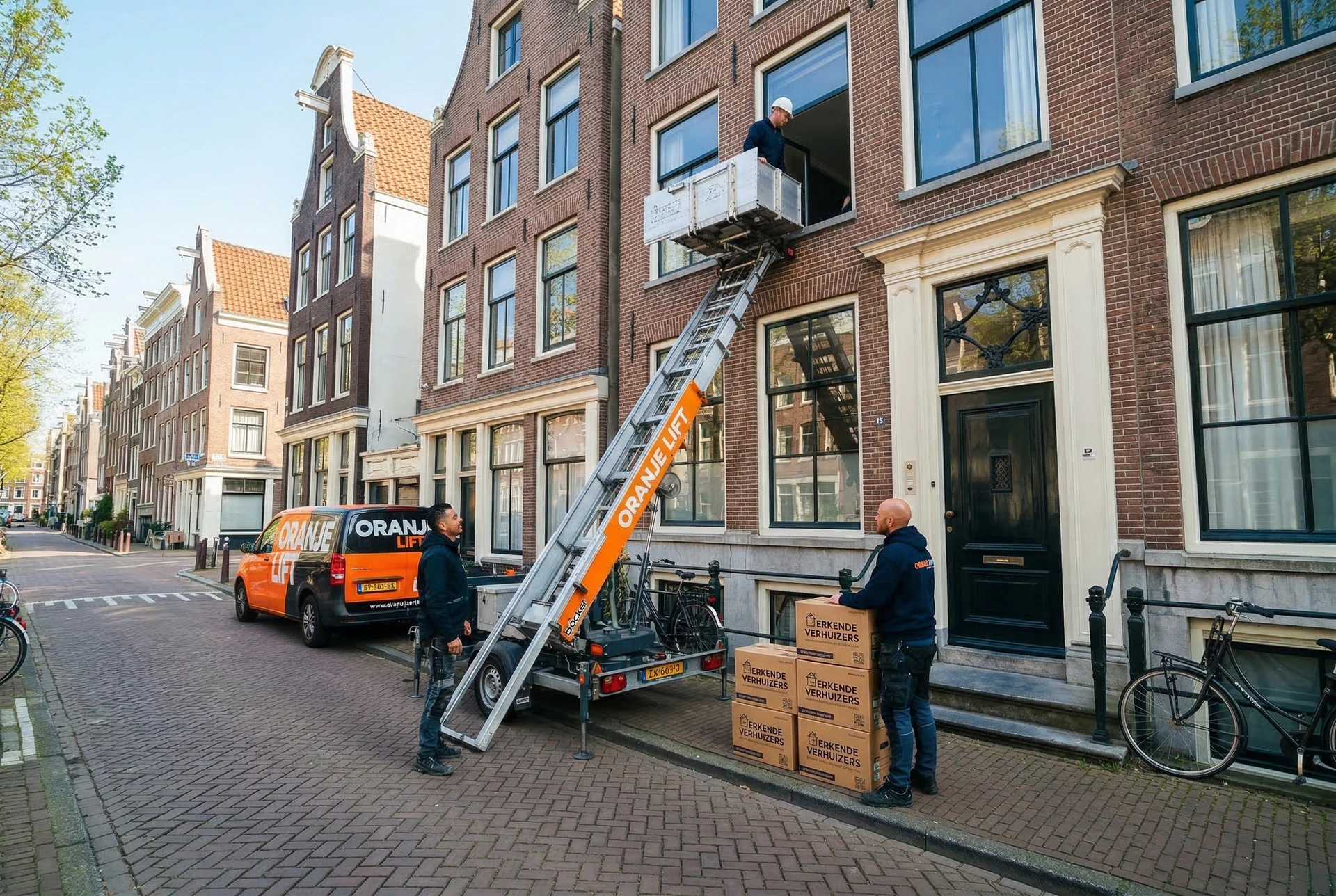 Aanhangerlift voor verhuizing in smalle straat Barendrecht